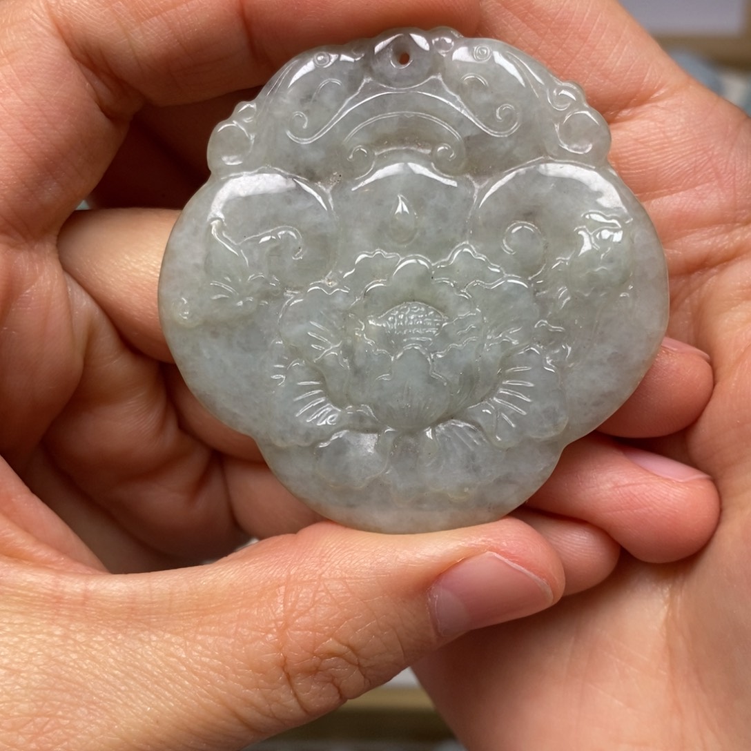 翡翠颈饰未镶嵌牡丹花