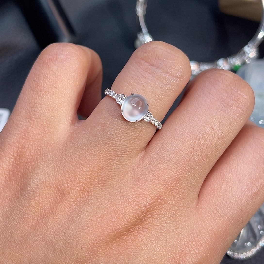 翡翠18K金镶嵌戒指蛋面