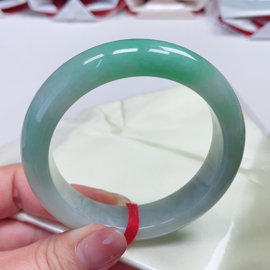 翡翠手镯未镶嵌缅甸翡翠