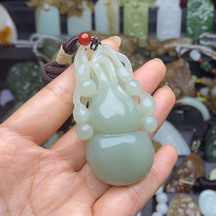 颈饰未镶嵌和田玉（糖玉）葫芦