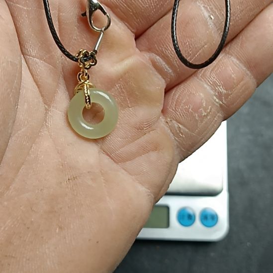 和田玉未镶嵌车挂