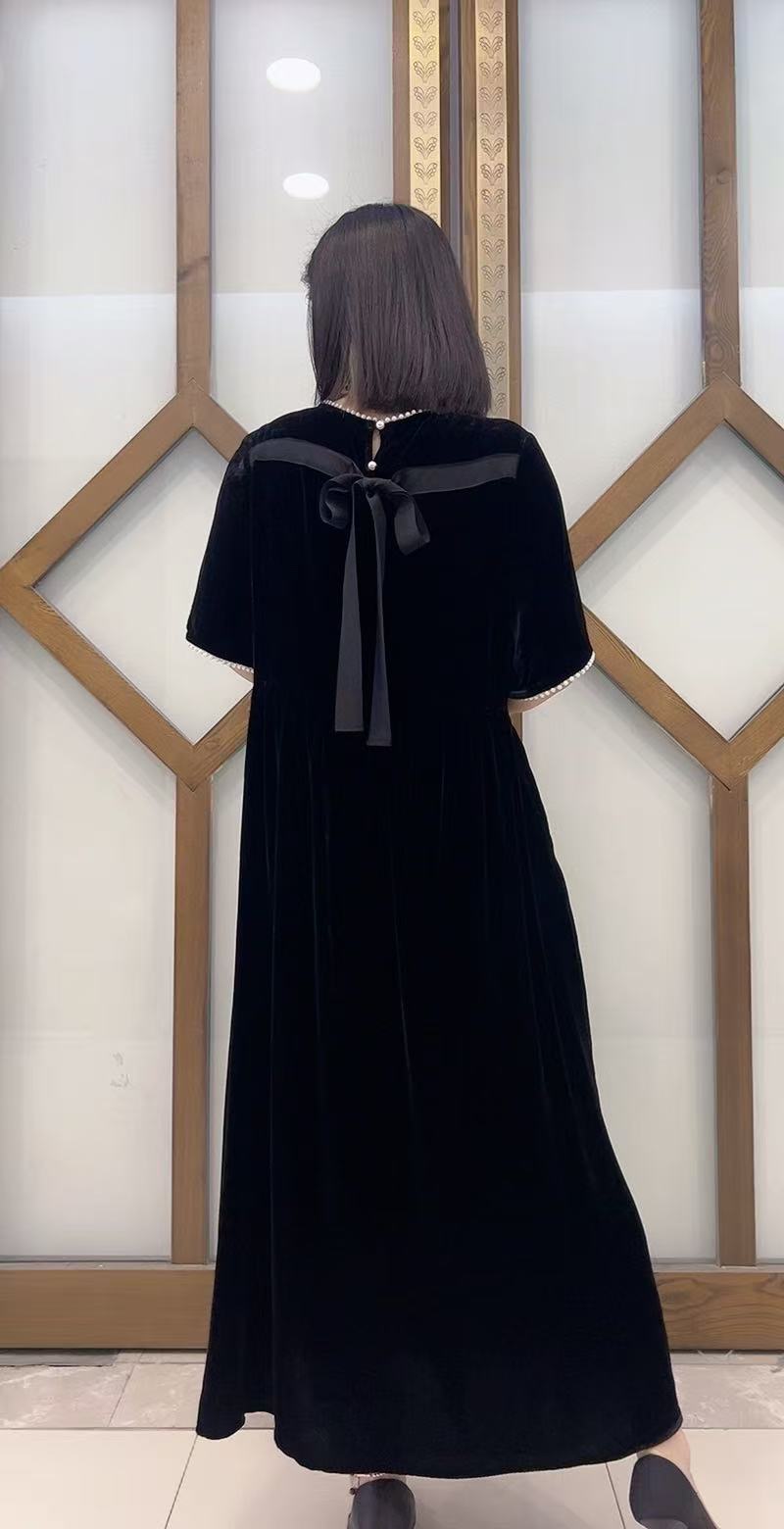 小黑裙不褪色连衣裙宽松腰圆领女装显瘦静奢风设计师