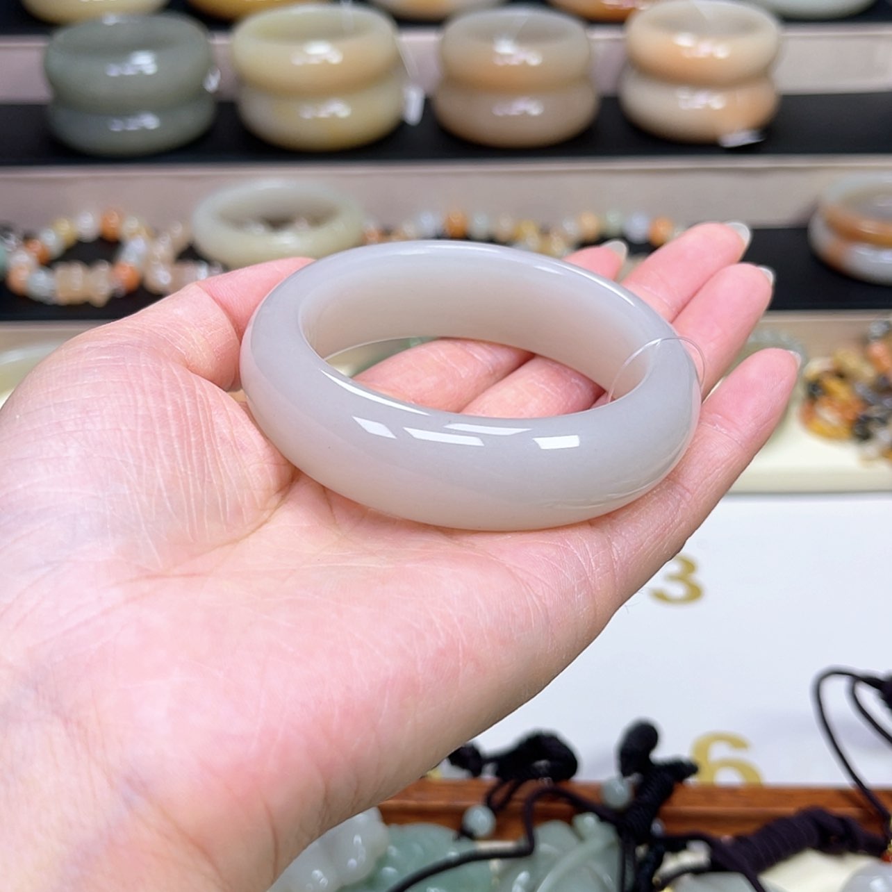 【闪购商品】石英质玉手镯未镶嵌岁**好