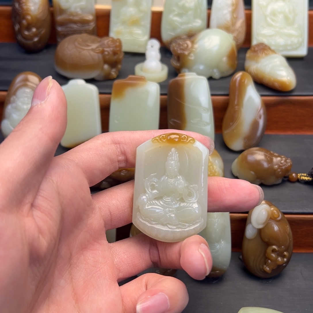 和田玉（糖玉）未镶嵌颈饰