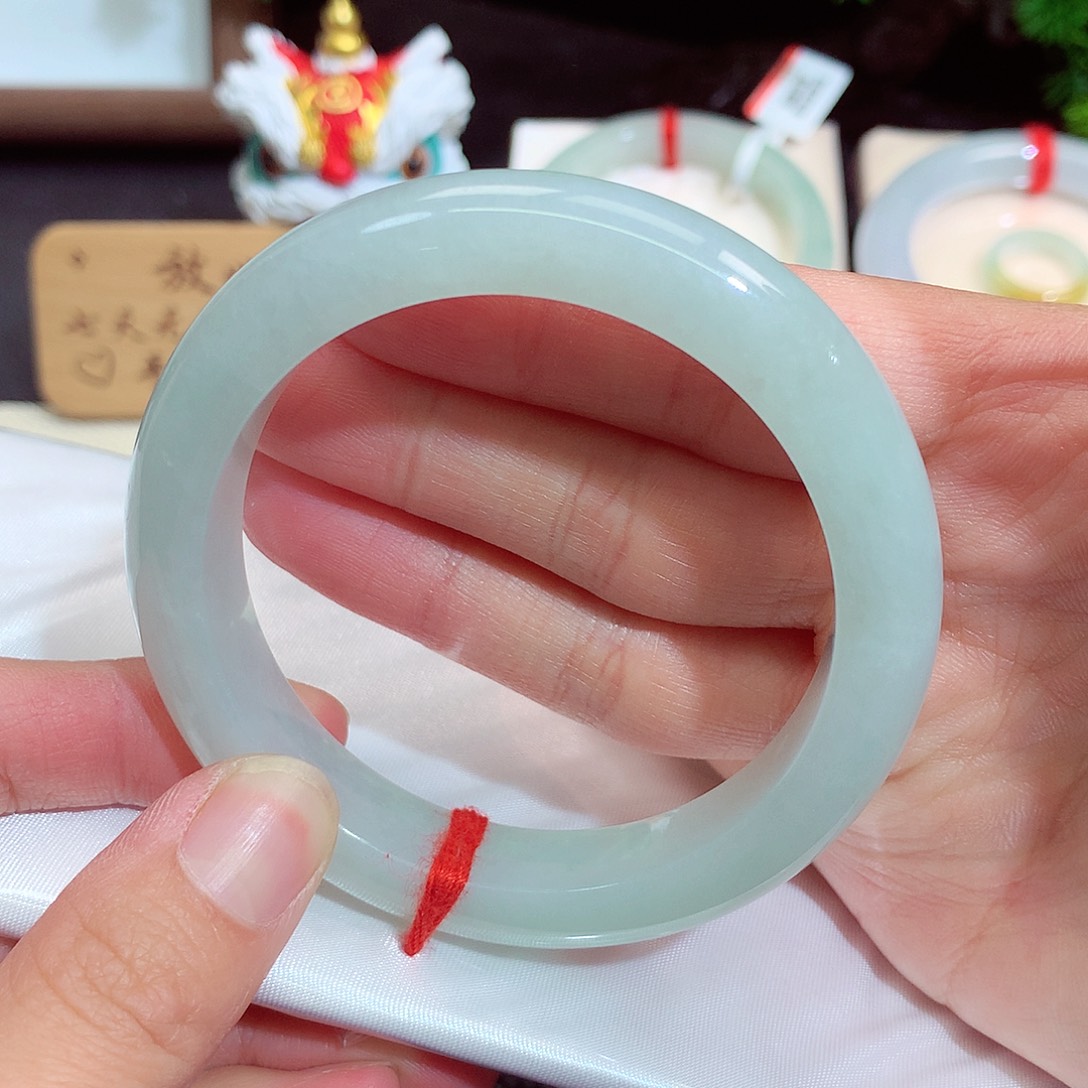 l***.翡翠未镶嵌手镯1258