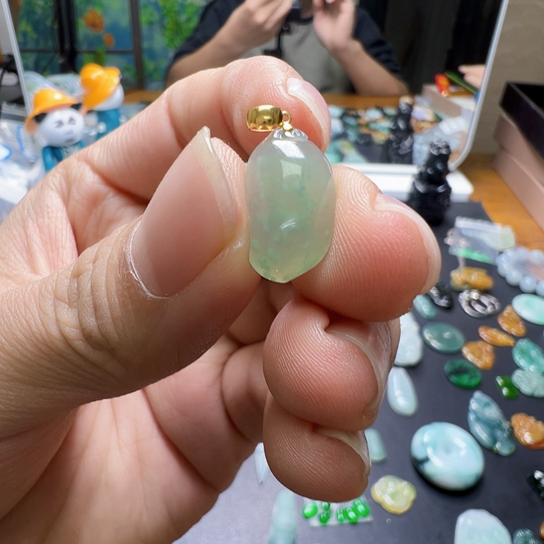 翡翠18K金镶嵌颈饰