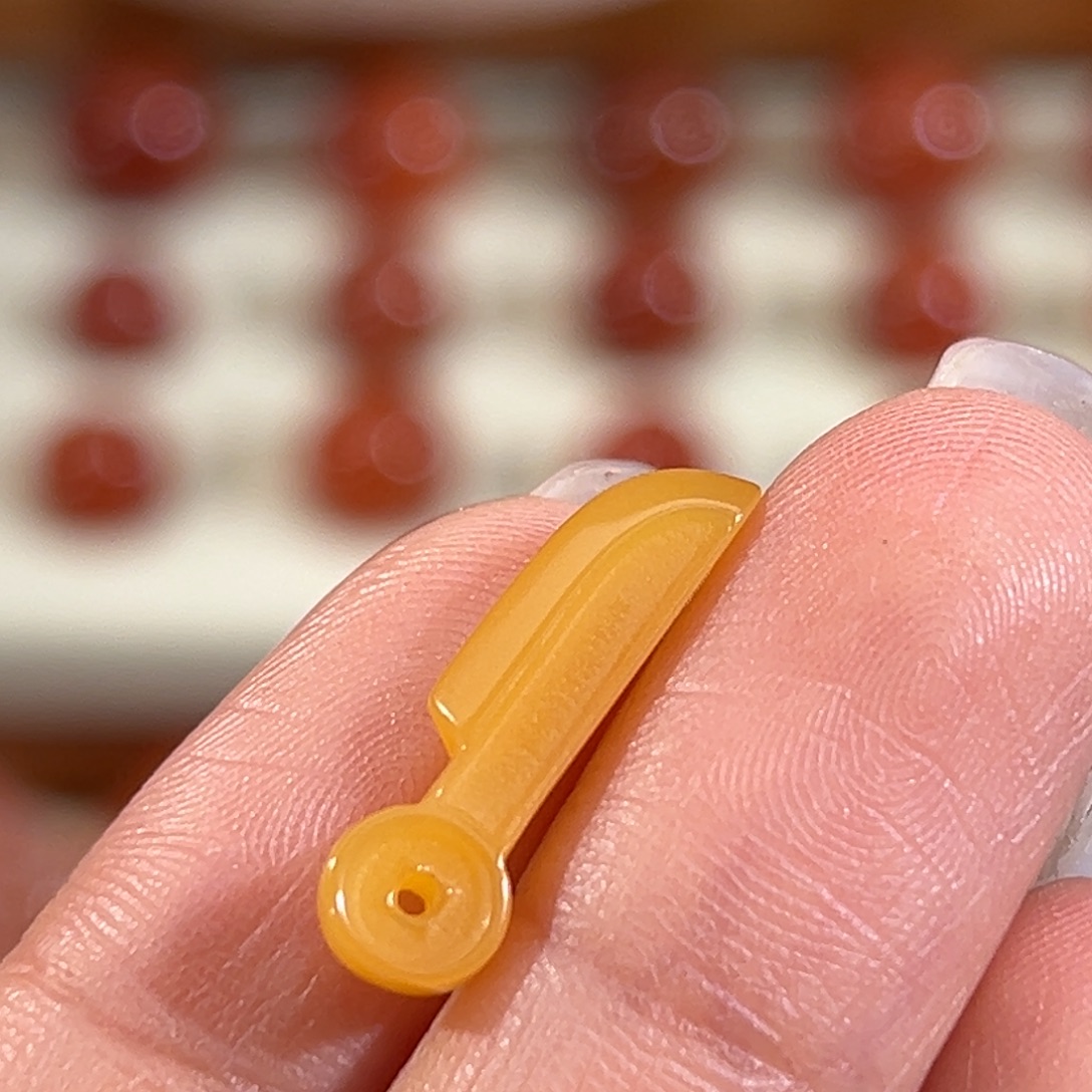 石英质玉（黄龙玉）未镶嵌刀币 19.7x5.7x3mm 不退