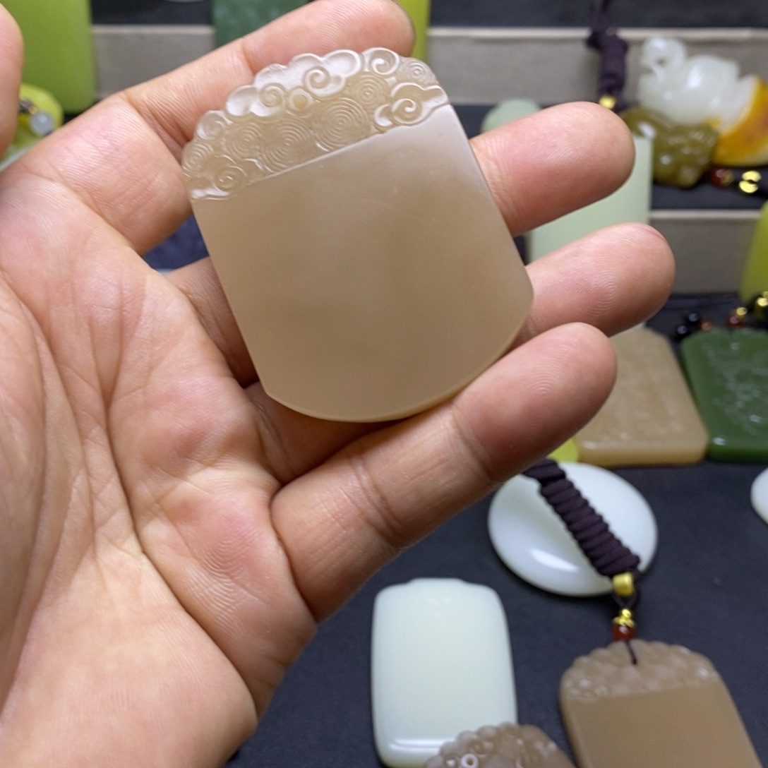 和田玉未镶嵌颈饰