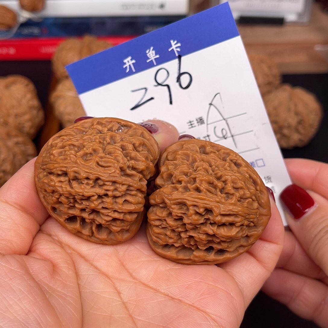 桃核吊坠南疆41尺。 296