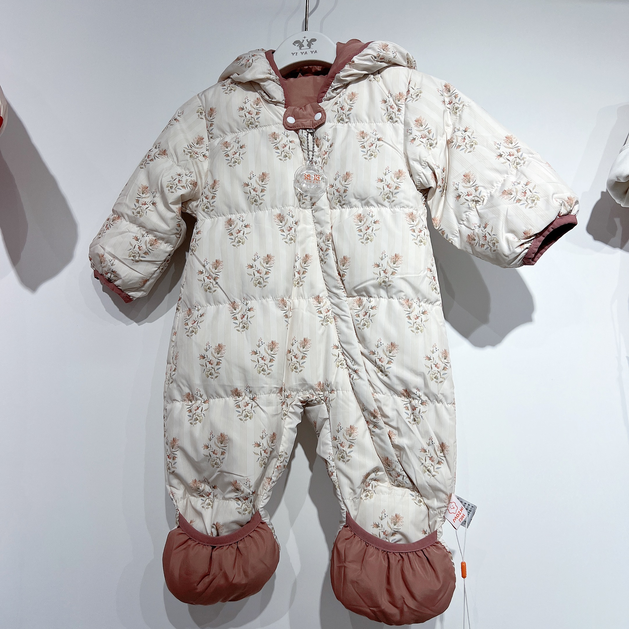 茉纸婴儿冬季连帽轻羽连体衣外出服