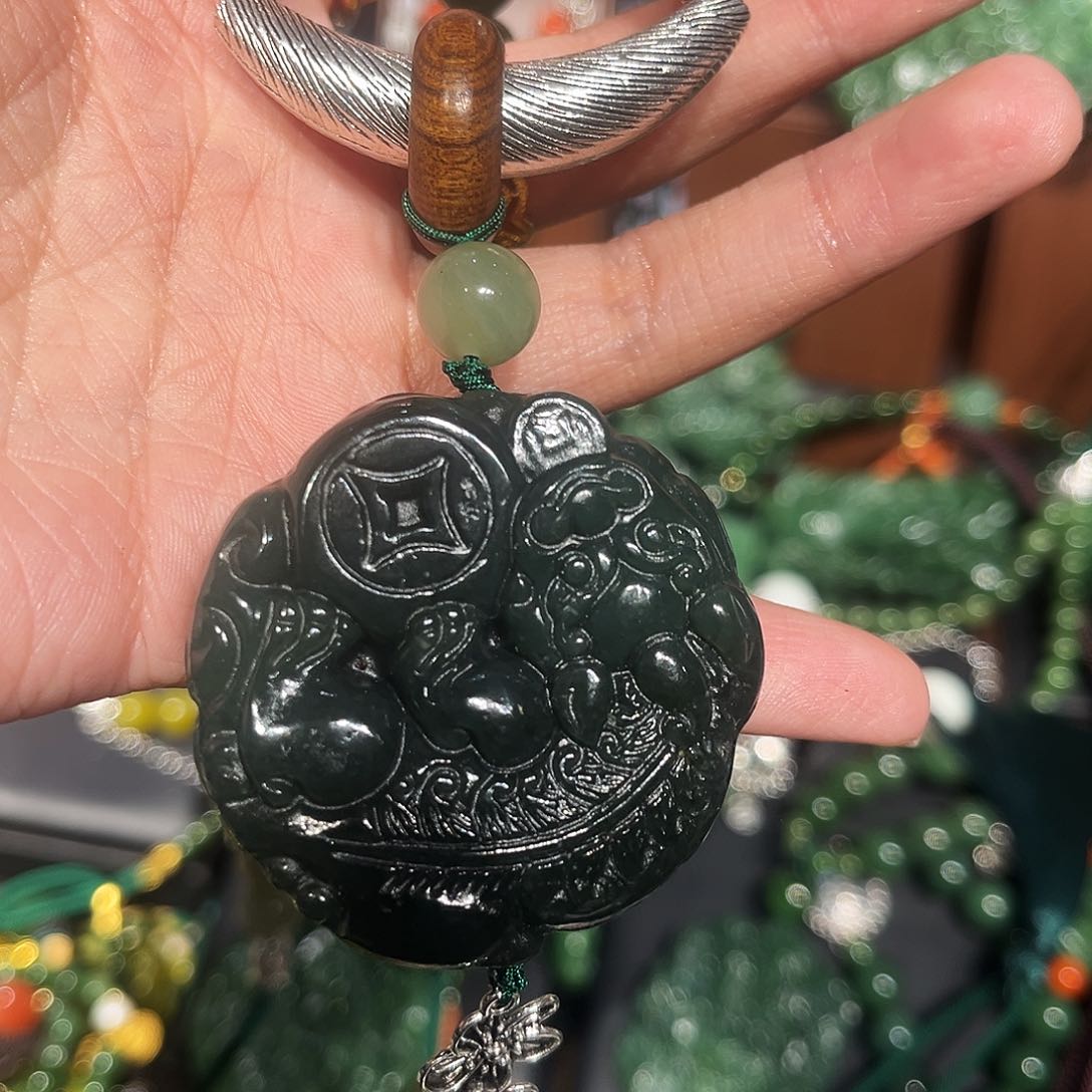 颈饰未镶嵌和田玉（糖玉）