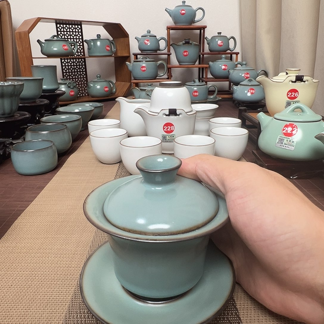 瓷片。。。。。。。。。。。。。