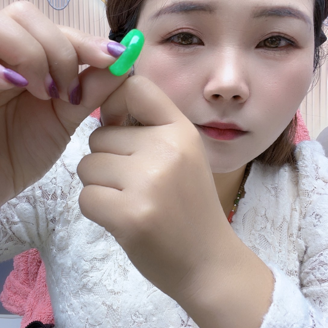 翡翠未镶嵌颈饰戒指