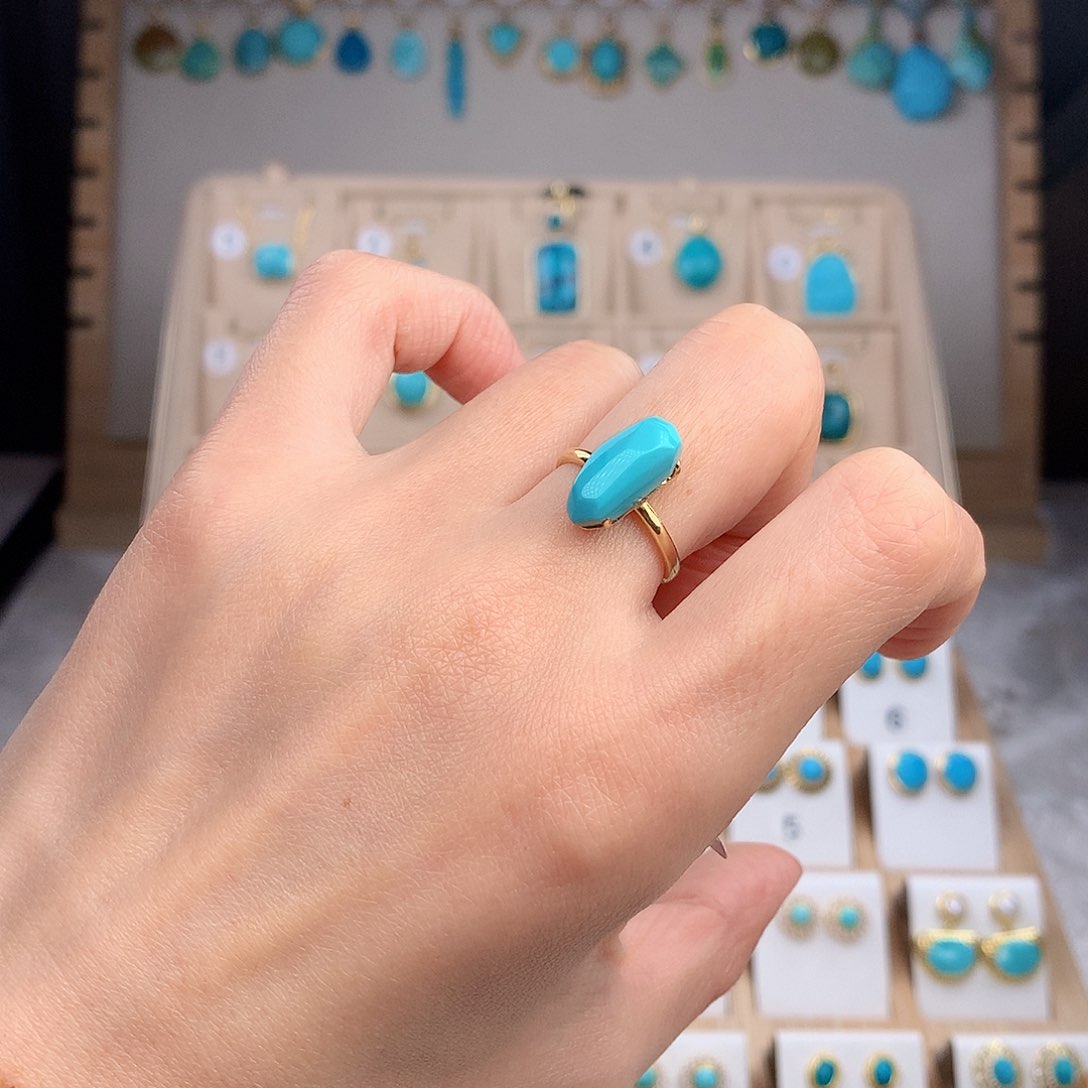 绿松石戒指18K金镶嵌小*坨