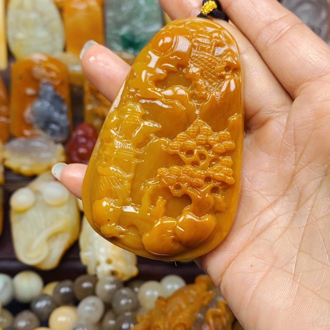 石英质玉（黄龙玉）未镶嵌颈饰