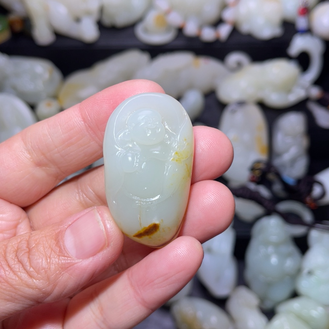 和田玉颈饰未镶嵌墨*