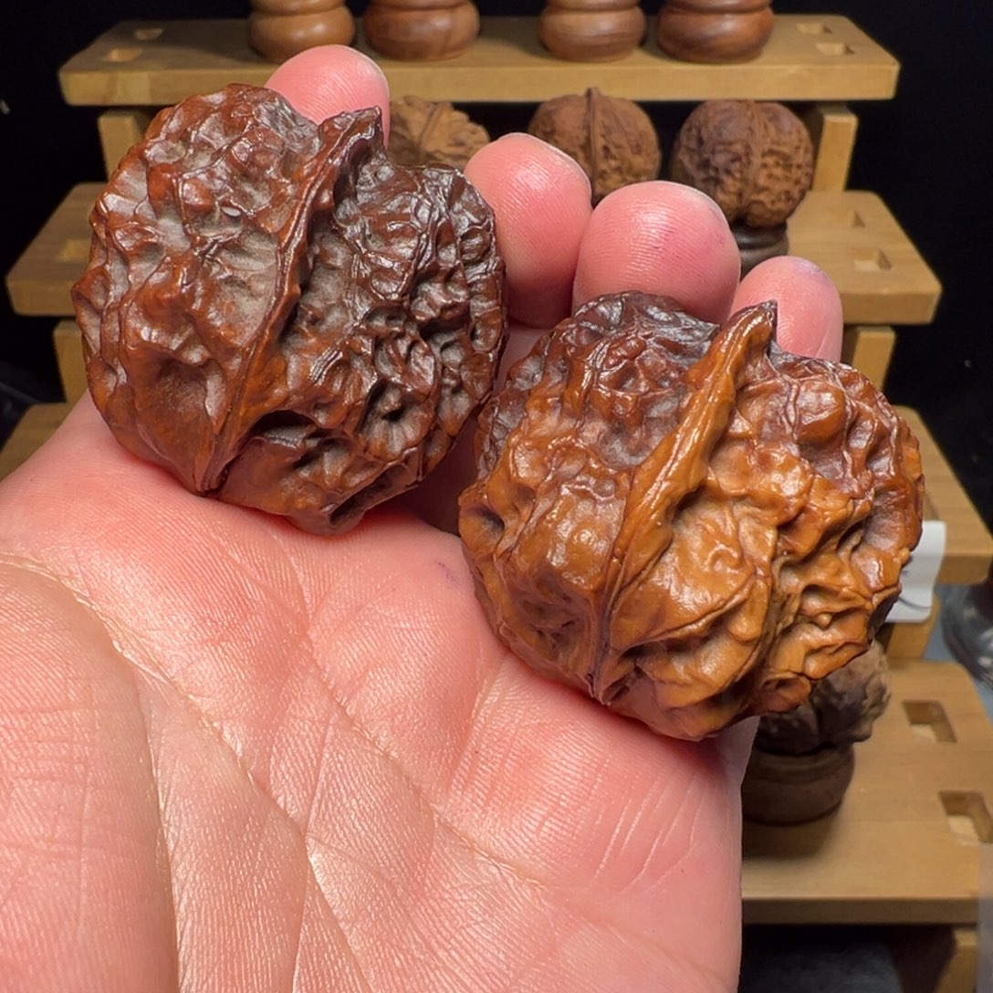 文玩核桃吊坠七彩皇冠42mm