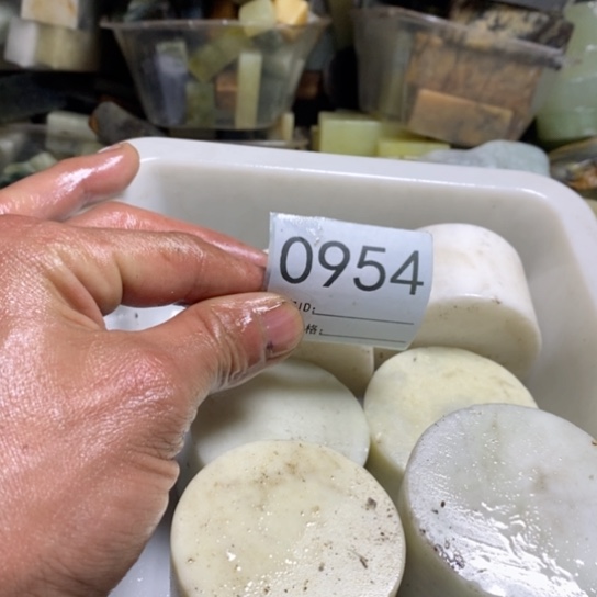 【闪购商品】未镶嵌蛇纹石玉珠宝玉器威****司