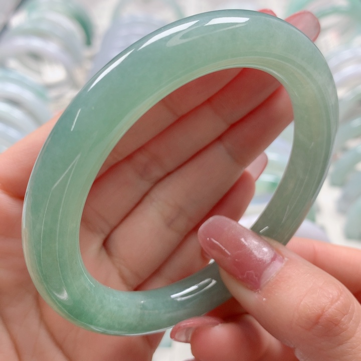 翡翠手镯未镶嵌完美冰湖水绿起胶圆条56