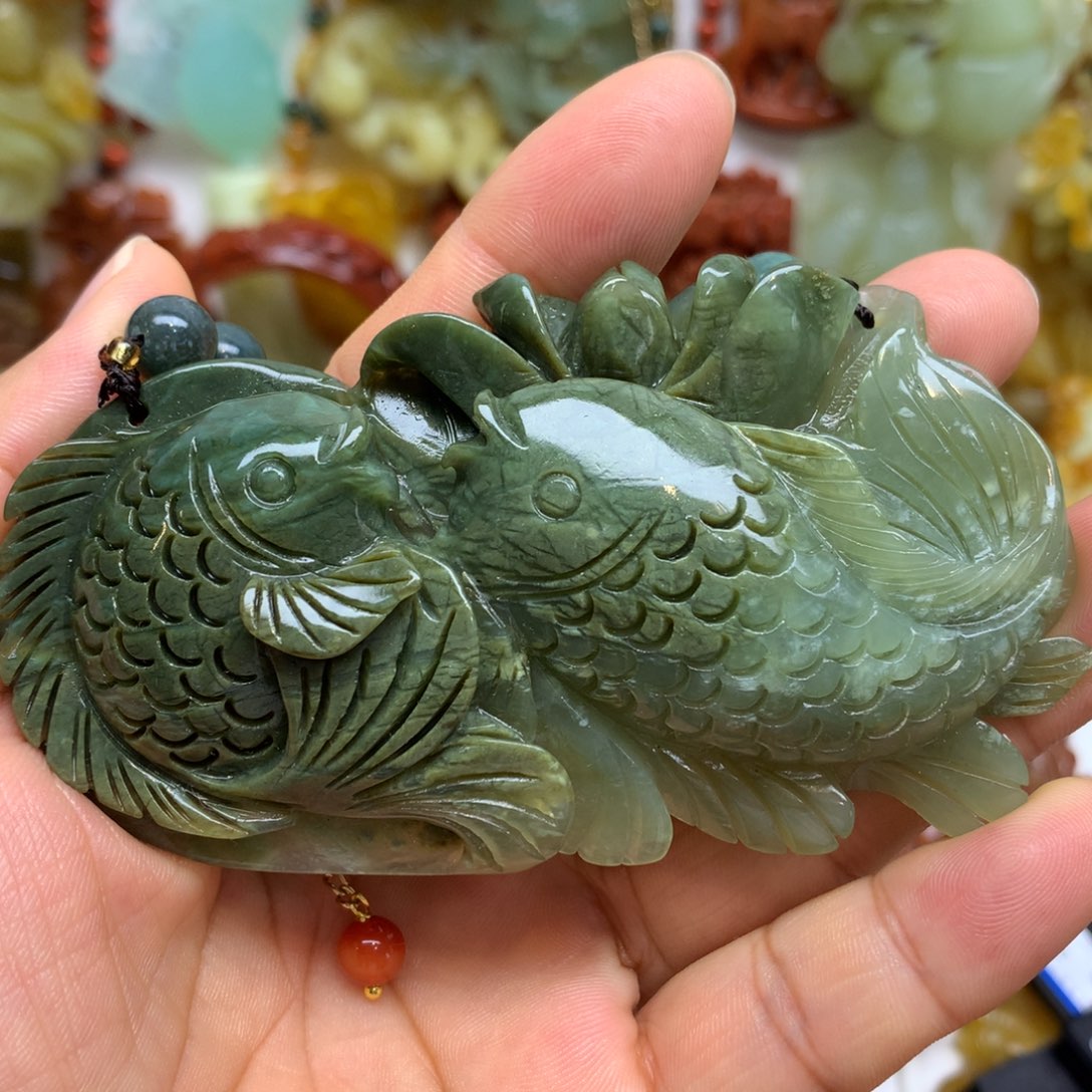 蛇纹石玉颈饰未镶嵌