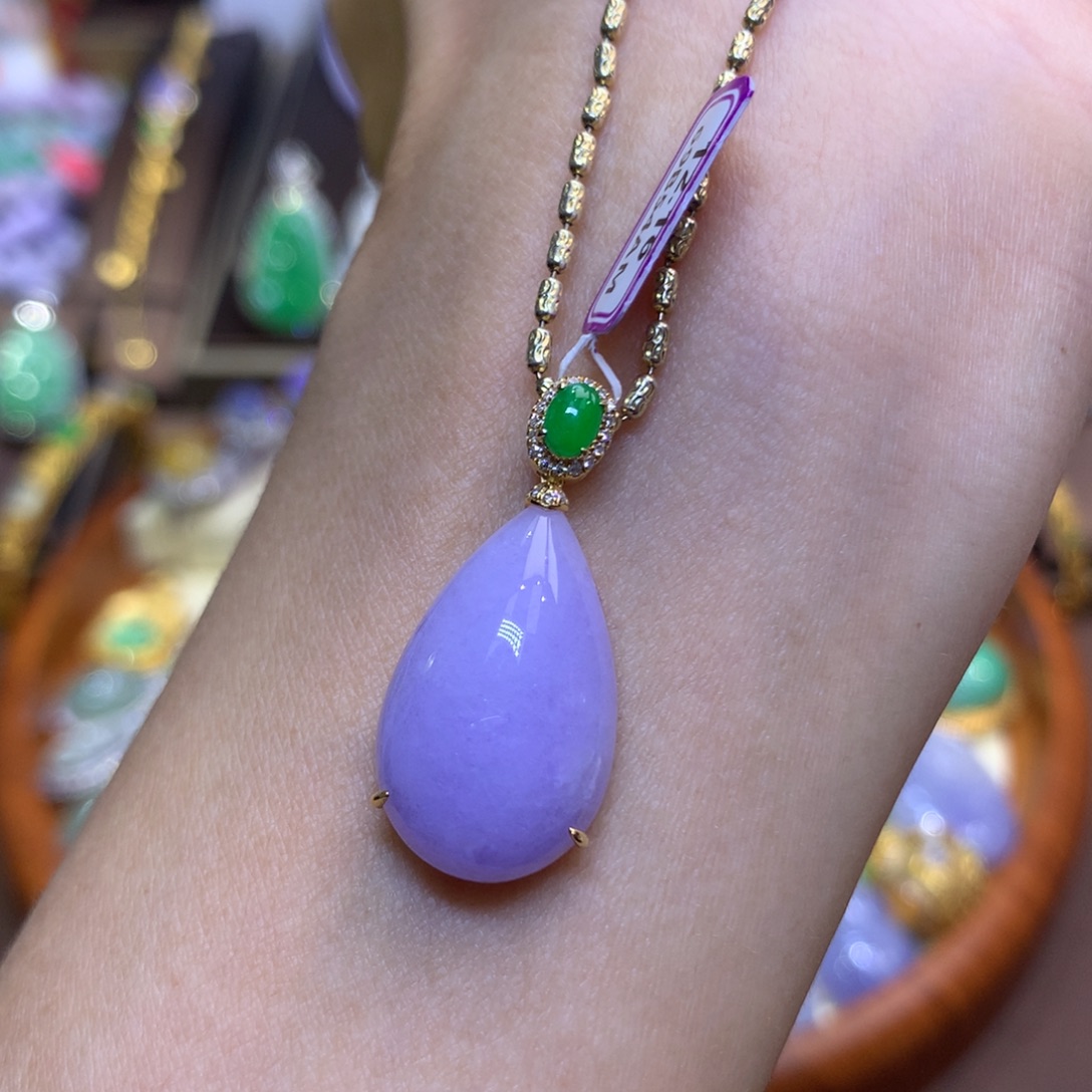 翡翠18K金镶嵌颈饰