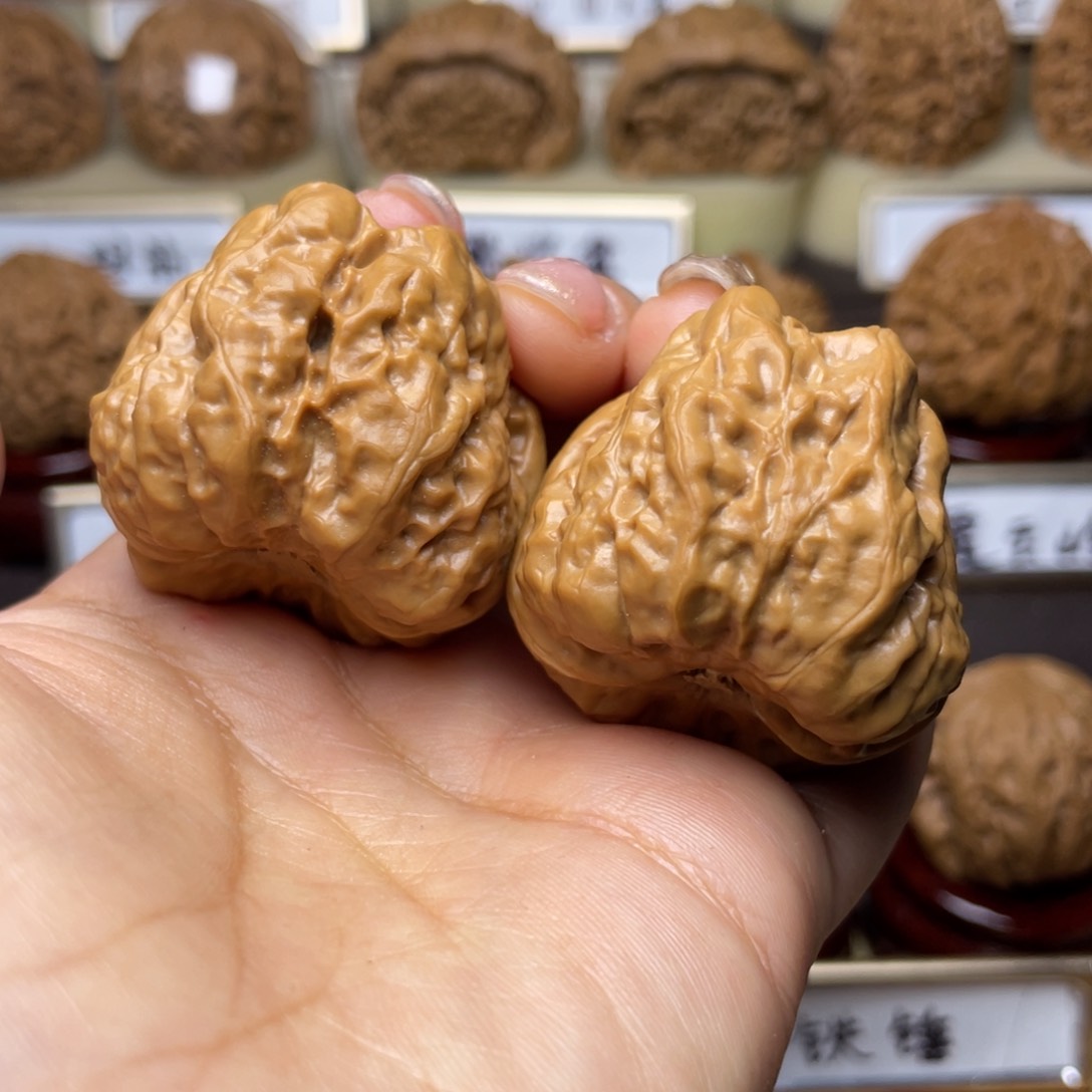 文玩核桃把件六*六蛤蟆头37左右