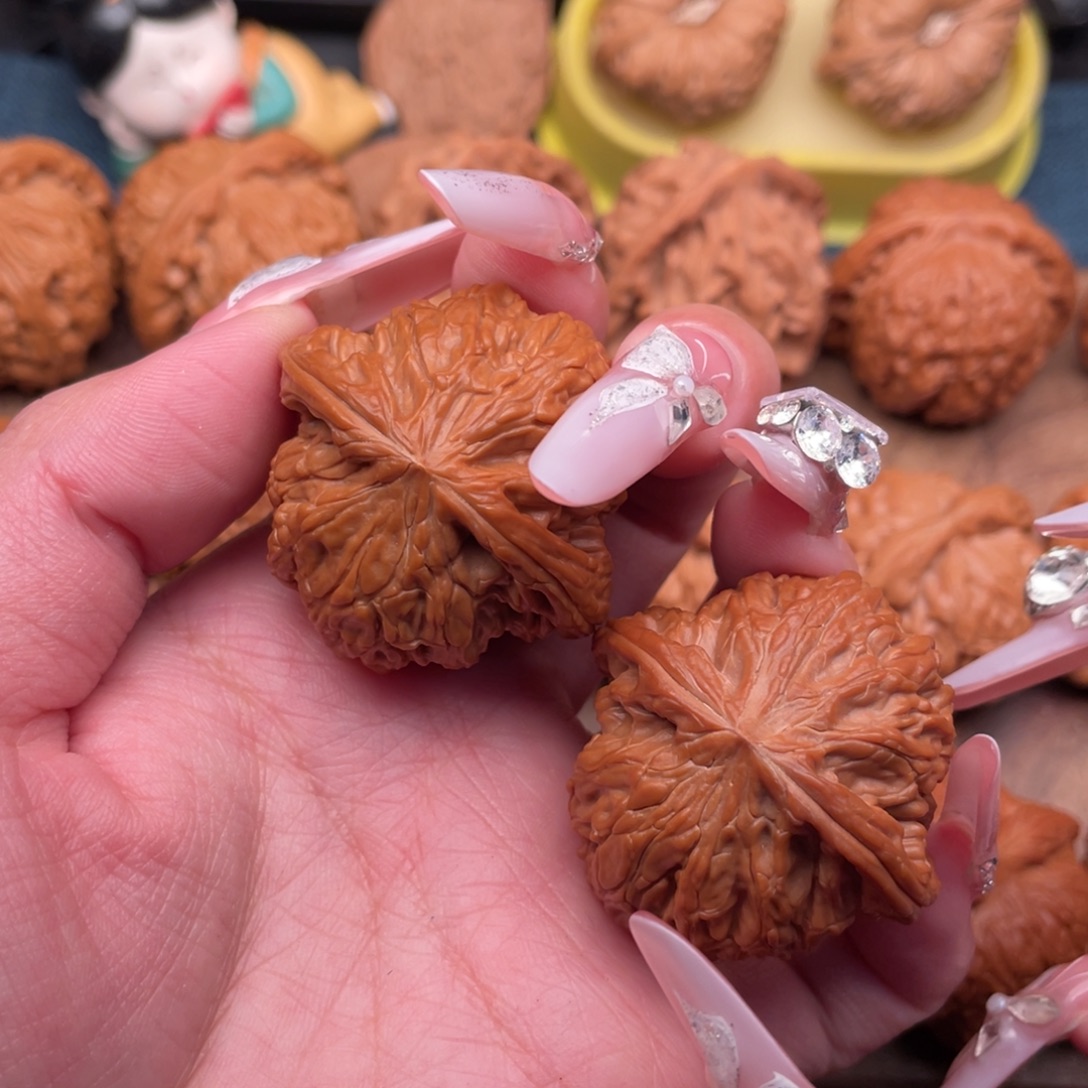 文玩核桃吊坠全品，房山红皮血磨39