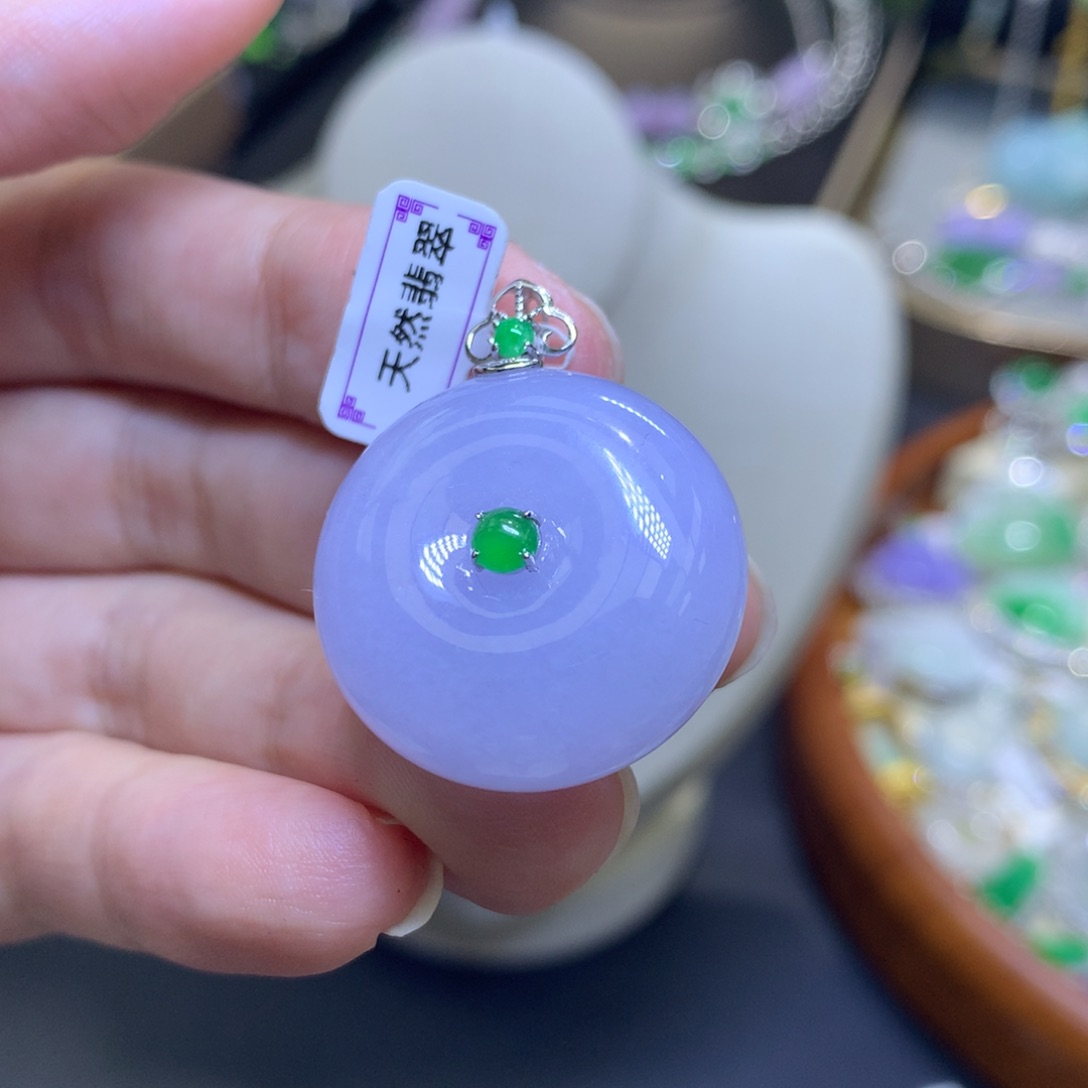 颈饰18K金镶嵌翡翠