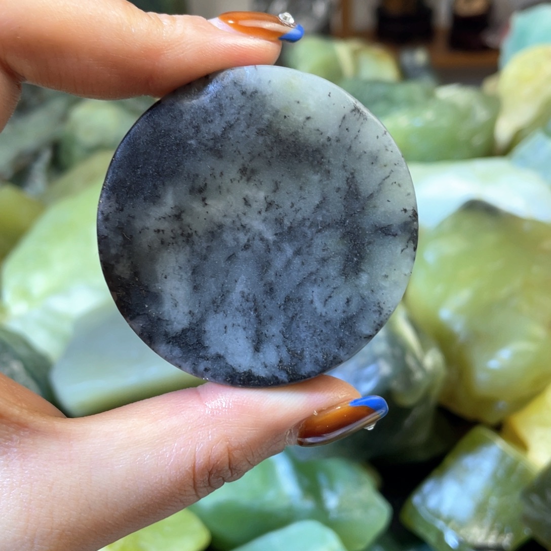 蛇纹石玉未镶嵌中国四大名玉简易