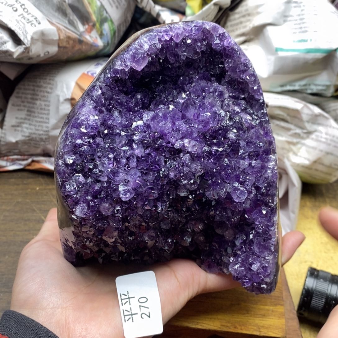 紫晶乌拉圭未镶嵌