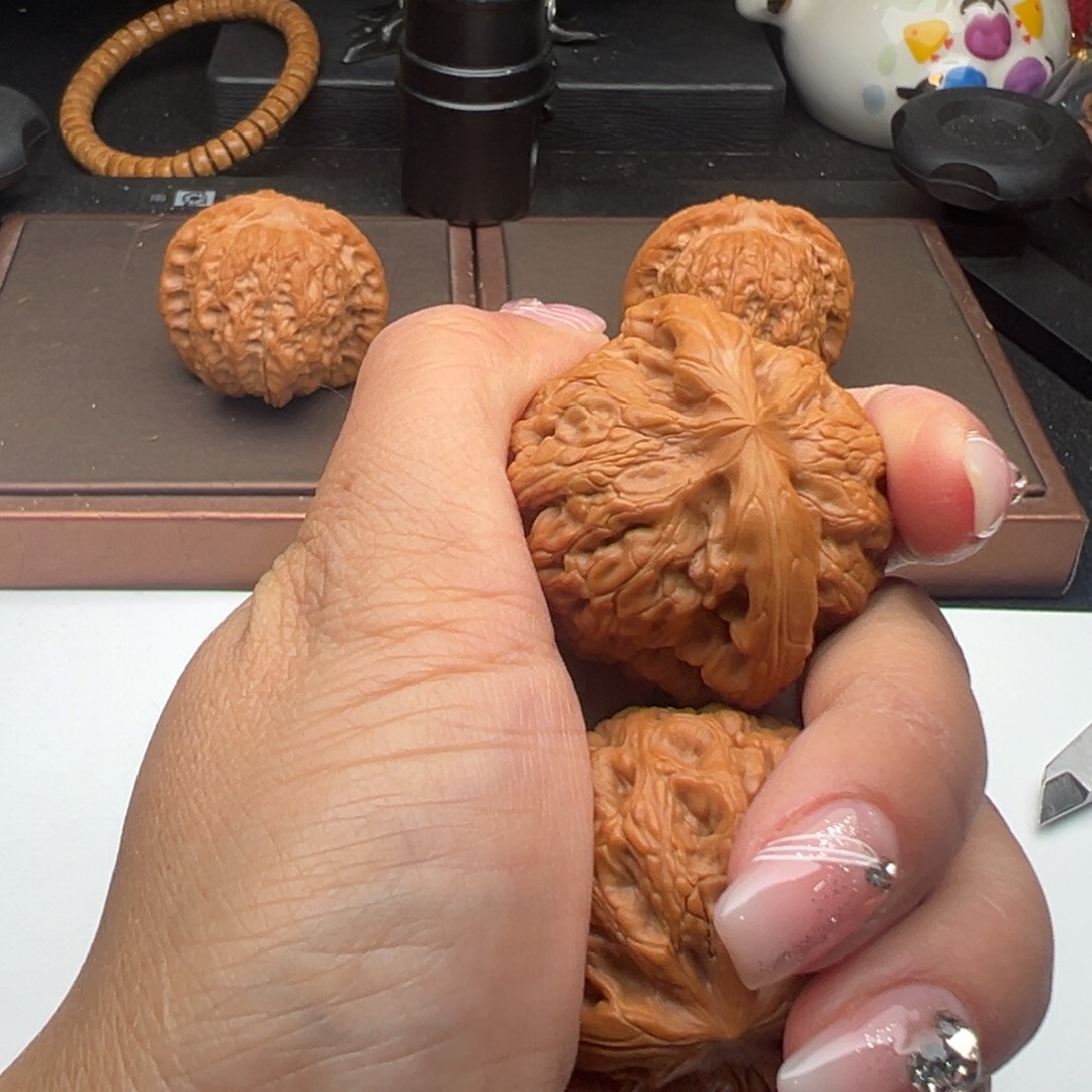 文玩核桃把件红锦鲤40