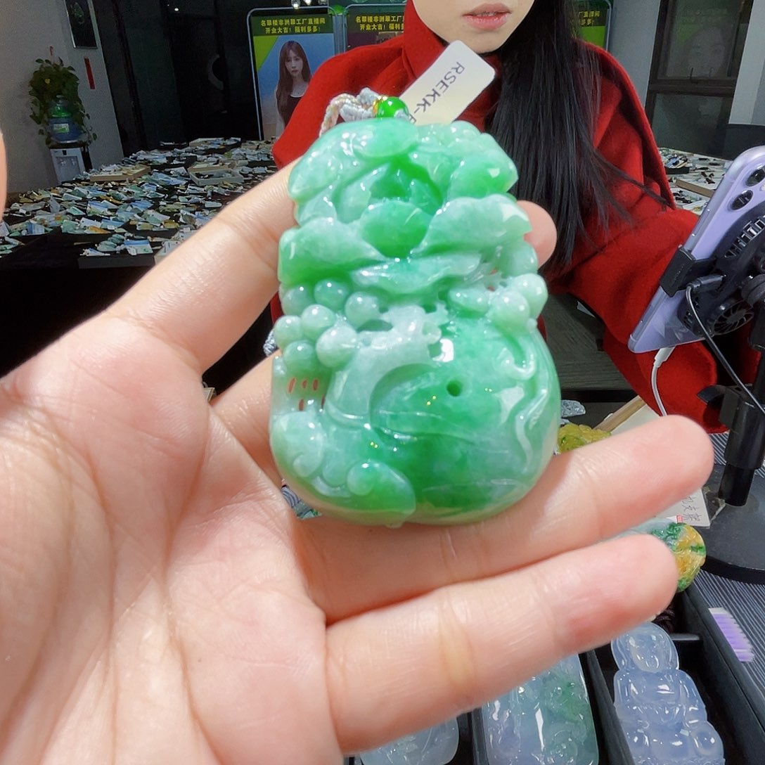 颈饰未镶嵌翡翠一