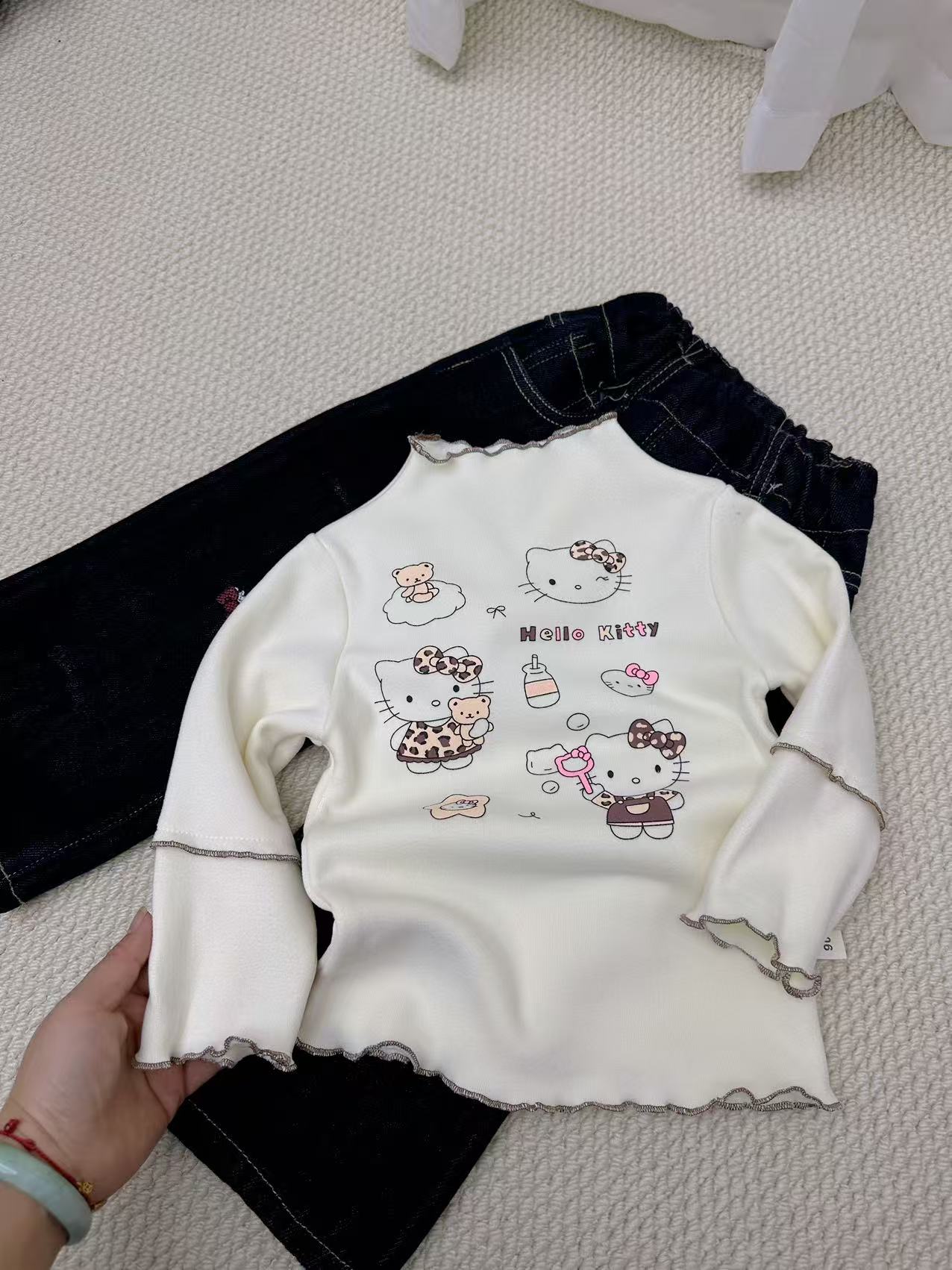 米黄色好多kt加绒打底衫