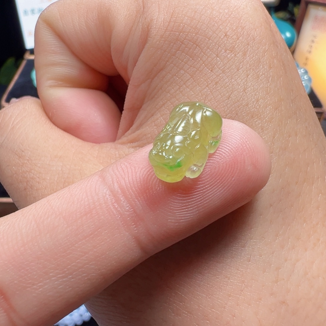 翡翠裸石福利天然缅甸 A货翡翠冰种黄加绿貔貅