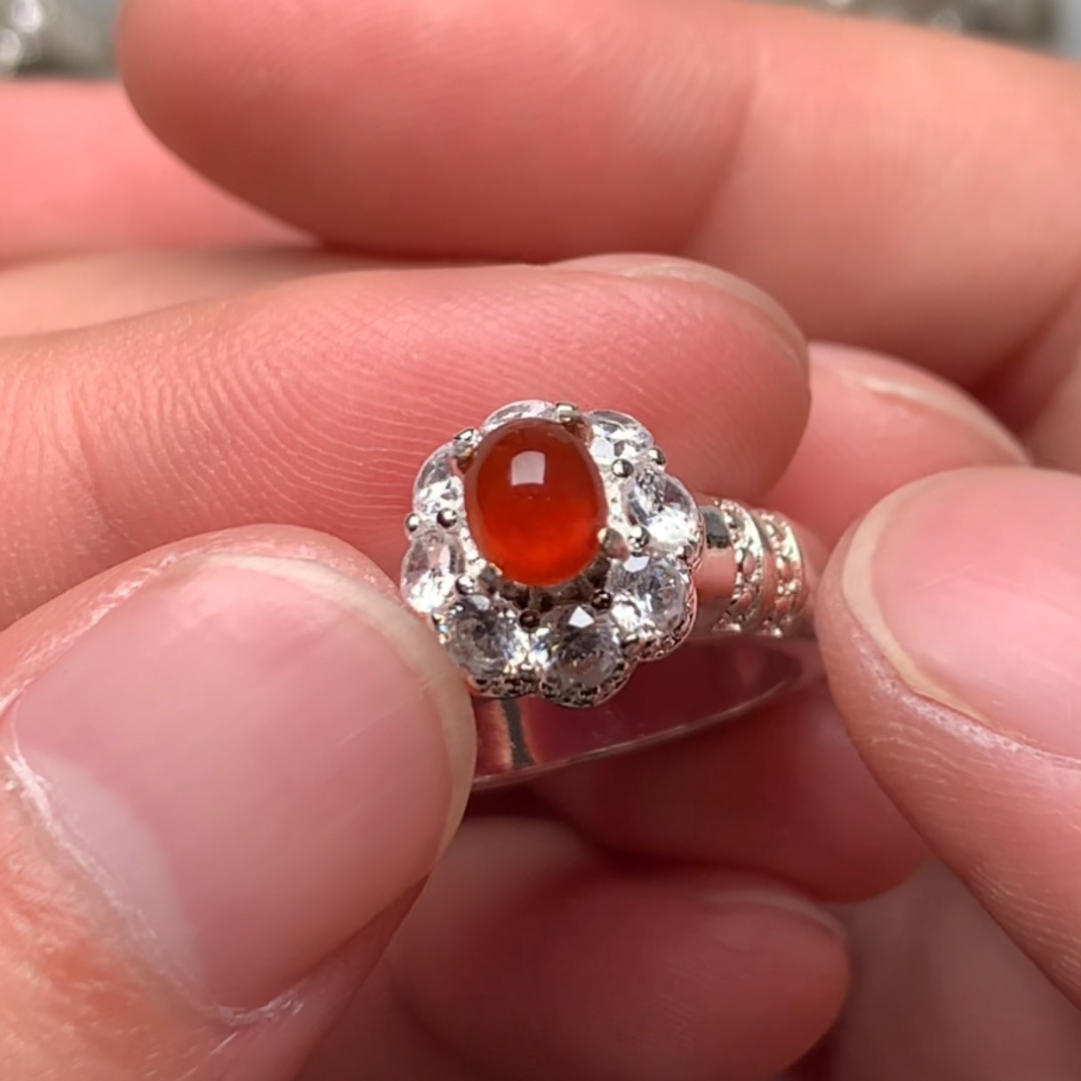 缅甸天然翡翠冰种红翡戒指（卡5.6-4.6-3左右，铜托）