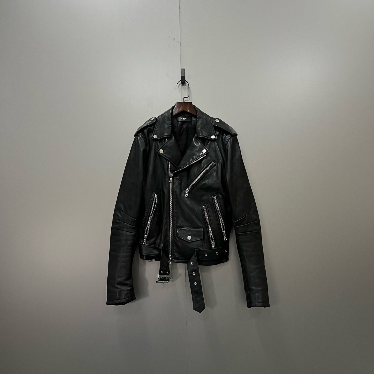 95新 AMIRI jp1208 黑色机车皮衣夹克 34码  000576