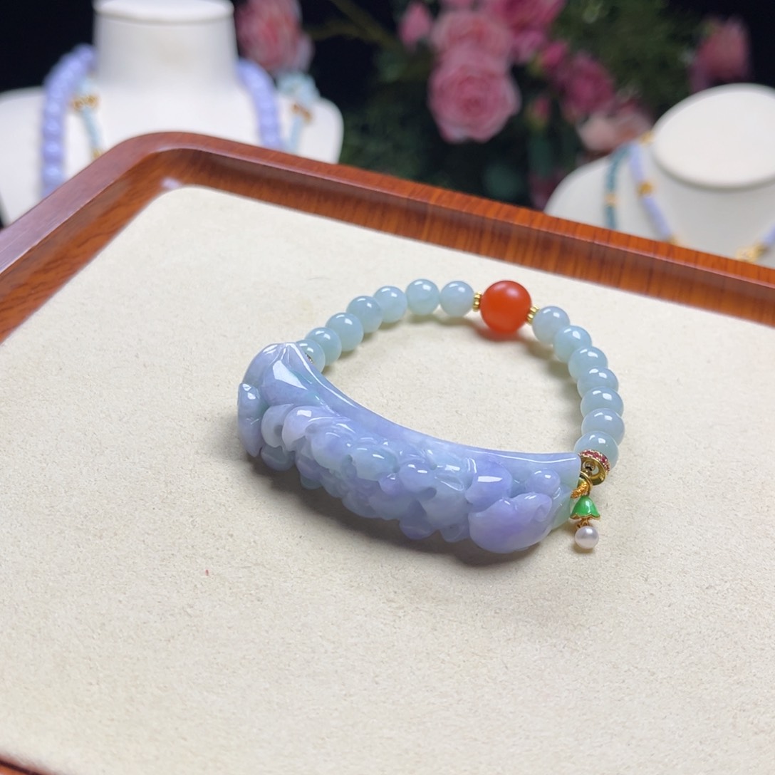 翡翠颈饰未镶嵌紫手牌