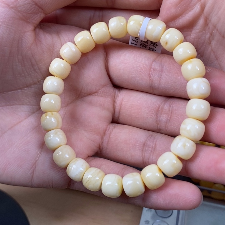 琥珀裸石未镶嵌手串