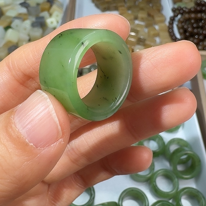和田玉（碧玉）未镶嵌戒指17.7内径34