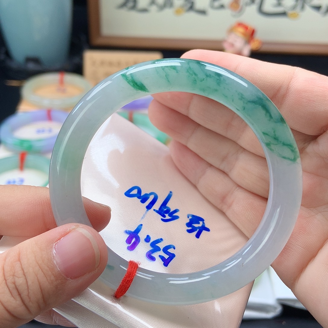 未镶嵌手镯翡翠15号特色