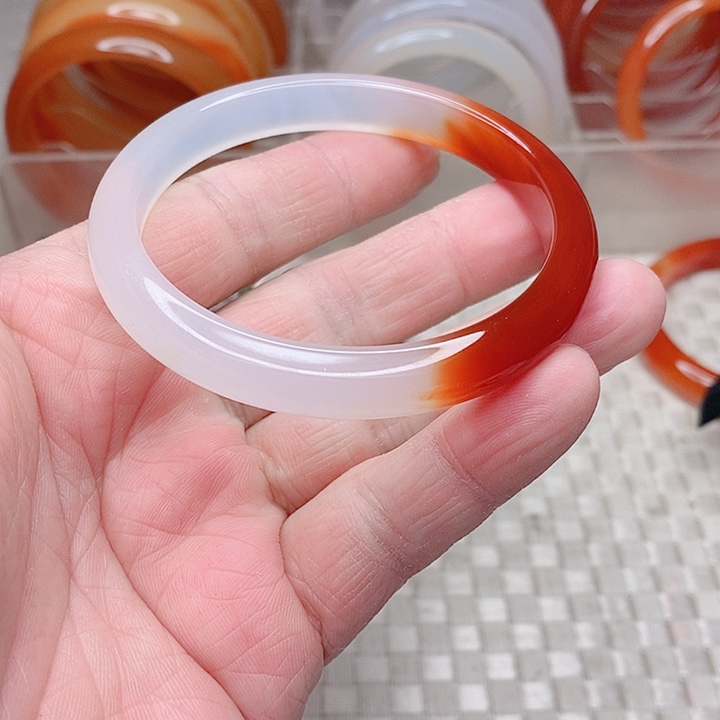 玛瑙/玉髓手镯未镶嵌