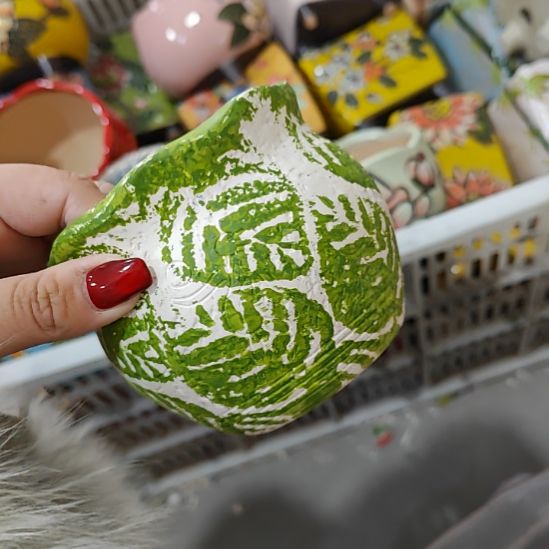 当场拍满15元发货不凑不发，花盆盆口不方不圆有针孔黑点是正常的，