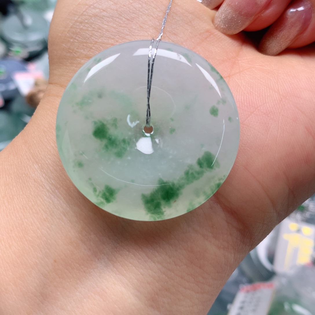 翡翠颈饰未镶嵌天然翡翠