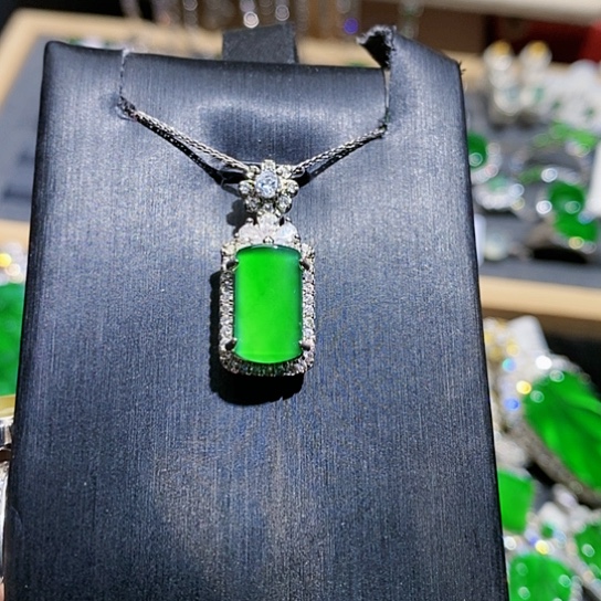 翡翠未镶嵌颈饰吊坠10