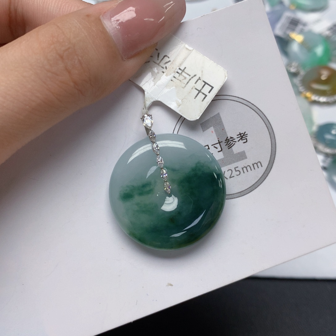 颈饰18K金镶嵌翡翠