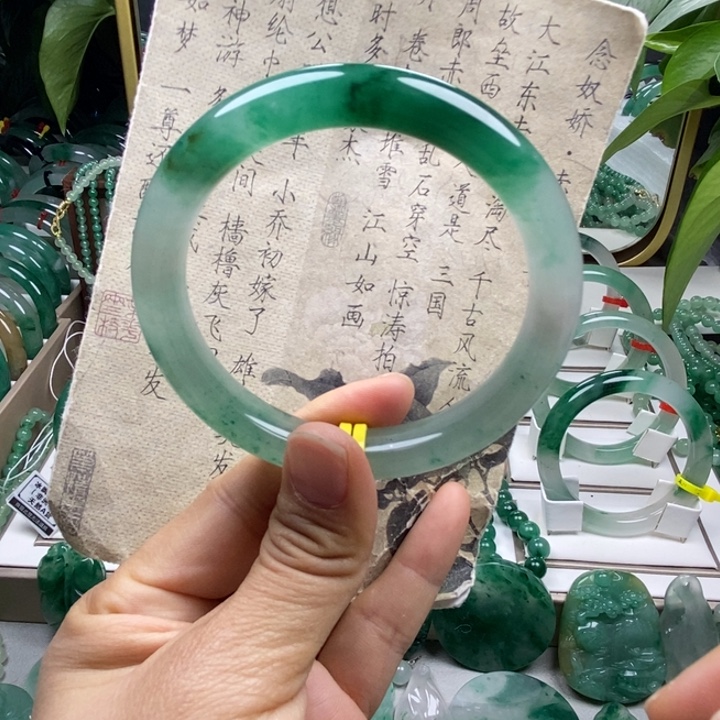 石英质玉未镶嵌手镯