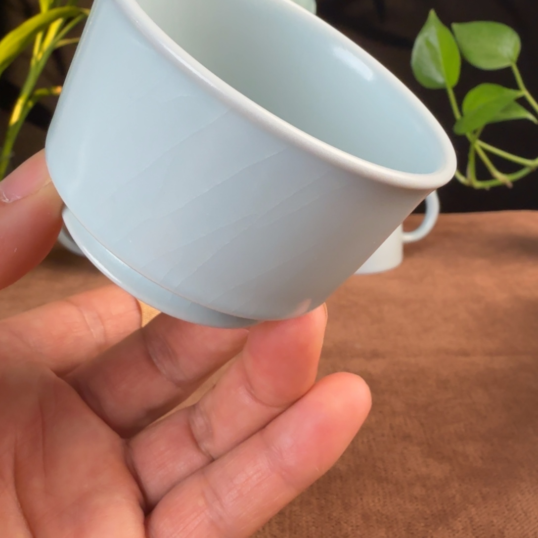 摆件陶汝瓷月白君子杯