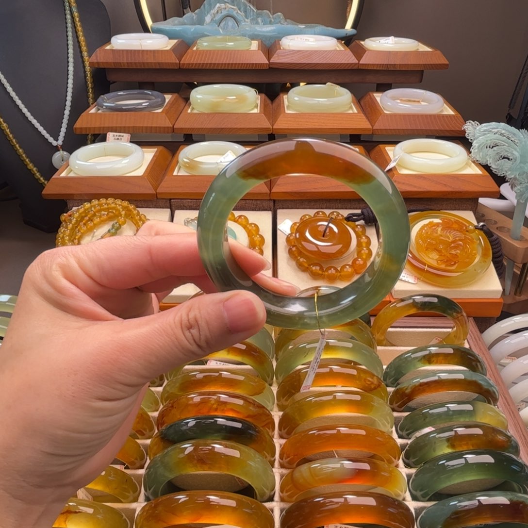 蛇纹石玉未镶嵌手镯56