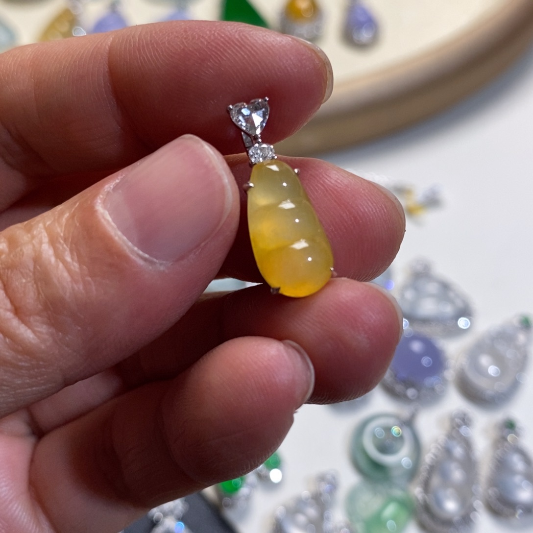 翡翠18K金镶嵌吊坠(不含链)福豆