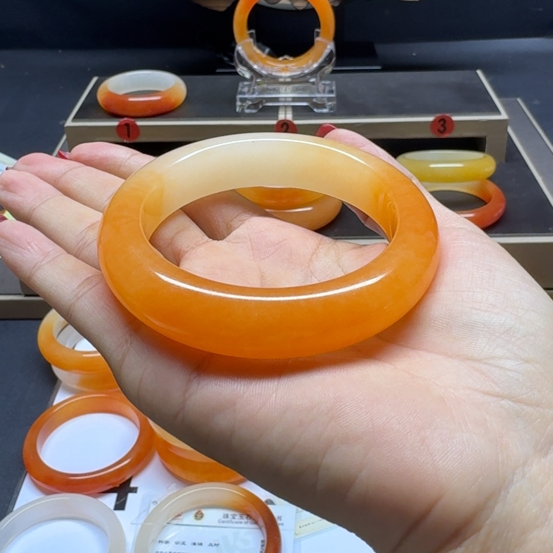 2***6石英质玉（黄龙玉）未镶嵌手镯